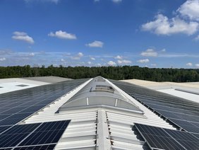 Photovoltaik auf dem Firmendach in Stolberg.